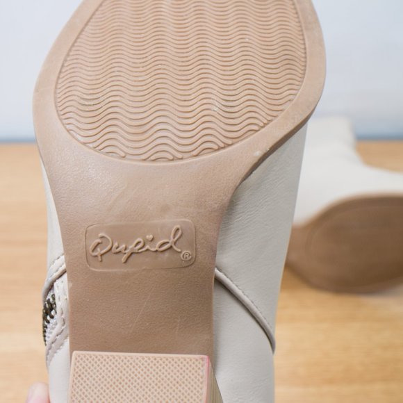 Quipid Zip Up Ankle Bootie Cream With Tan Heel Size 6.5 Tassle Zipper Pull - Picture 9 of 10